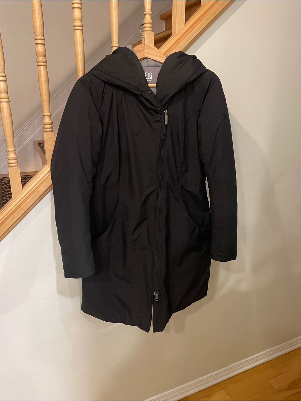 Fig Ladies Insulated Winter Coat - Black, size M, great condition